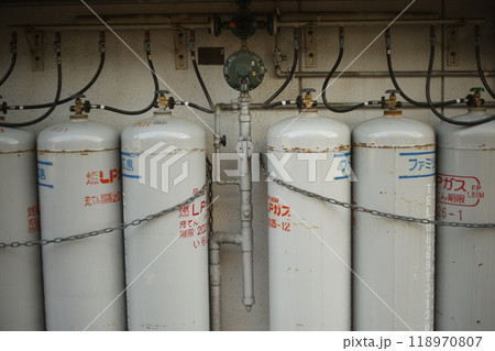 プロパンガスの集団 118970807