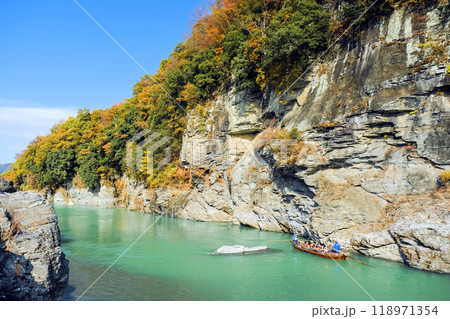 青空の長瀞川下り 青空の長瀞川下り 118971354