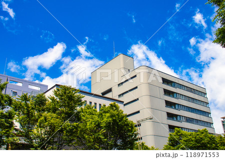 【京都風景】御池通りの空とビル群 【京都風景】御池通りの空とビル群 118971553