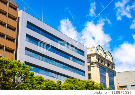 【京都風景】御池通りの空とビル群 118971559