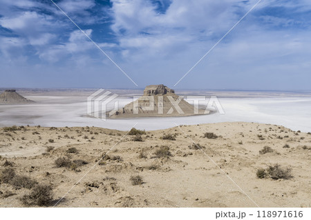 カザフスタン・マンギスタウ州　カリンジャリク凹地　/　Karynzharyk Depression  118971616