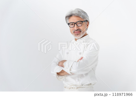 シェフ　料理人　シニア男性 118971966