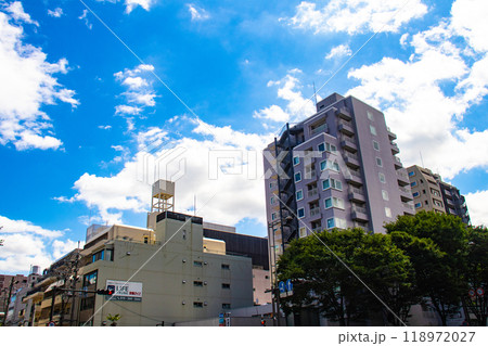 【京都風景】御池通りの空とビル群 【京都風景】御池通りの空とビル群 118972027