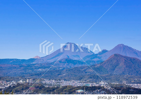 大分市街地と由布岳 大分市街地と由布岳 118972539