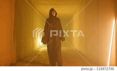 The Death Arriving In The Tunnel 118972746