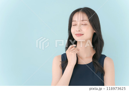30代女性のポートレート 118973625