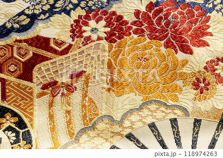 和風背景素材 11 菊の花と牛車の刺繍背景 和風背景素材 11 菊の花と牛車の刺繍背景 118974263