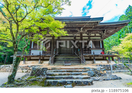 京都市右京区　神護寺の毘沙門堂 118975106