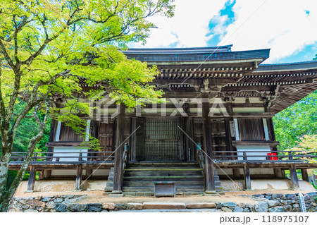 京都市右京区　神護寺の毘沙門堂 118975107