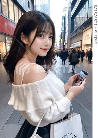 ショッピングを楽しむ女性 ショッピングを楽しむ女性 118975178