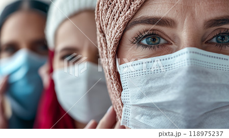 医療用マスクをつけたグループ、抽象的な科学的背景 118975237