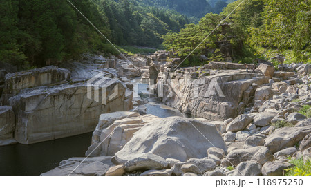 長野県・寝覚ノ床【国指定名勝・日本遺産木曽路】木曽川の花崗岩の渓谷 長野県・寝覚ノ床【国指定名勝・日本遺産木曽路】木曽川の花崗岩の渓谷 118975250