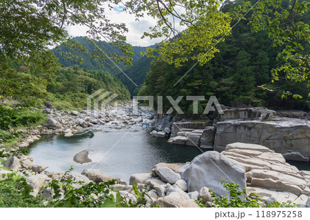 長野県・寝覚の床【国指定名勝・日本遺産木曽路】下流側の風景 118975258