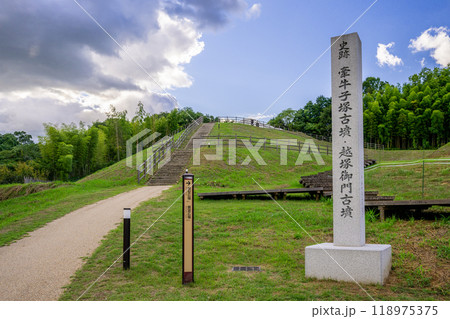 牽牛子塚古墳・越塚御門古墳の石碑（奈良県高市郡明日香村） 118975375