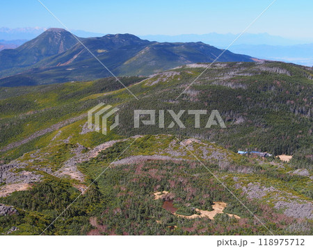 北八ヶ岳・天狗岳から望む晩秋の蓼科山 118975712