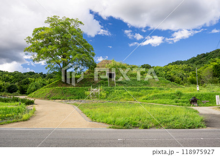 与楽カンジョ古墳（奈良県高市郡高取町） 118975927
