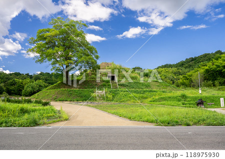 与楽カンジョ古墳(奈良県高市郡高取町) 与楽カンジョ古墳(奈良県高市郡高取町) 118975930