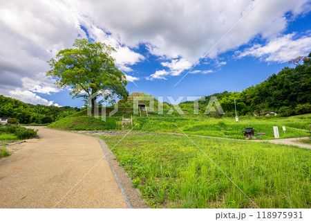 与楽カンジョ古墳（奈良県高市郡高取町） 118975931