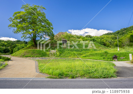 与楽カンジョ古墳（奈良県高市郡高取町） 118975938