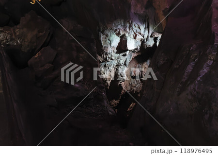 ライトアップされた特別天然記念物 秋芳洞内部 ライトアップされた特別天然記念物 秋芳洞内部 118976495