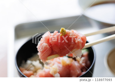 中おち丼アップ（青森中央卸売市場食堂） 118977093