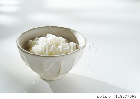 新米、朝の炊き立ての白ご飯 118977665
