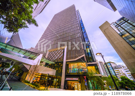 日本の東京都市景観　歩道橋のある街。渋谷2丁目、渋谷アクシュなどを望む＝10月4日 118978066