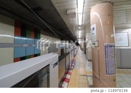 東京メトロ_日比谷線_東銀座駅ホーム 118978156
