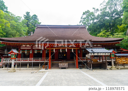 奈良県 石上神宮の風景 奈良県 石上神宮の風景 118978571