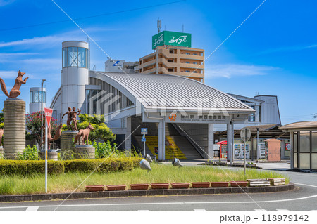 JR豊川駅と名鉄豊川線豊川駅の周辺の街並み(愛知県) 118979142