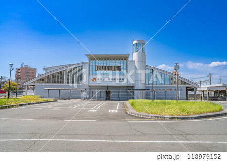 JR豊川駅と名鉄豊川線豊川駅の周辺の街並み(愛知県) 118979152