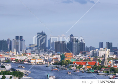 View of Wat Arun and Chao Phraya River in Bangkok 118979268