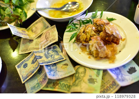 ベトナム料理とベトナムのお金 118979328