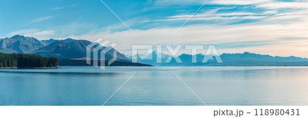 View of Mount Cook mountain range with Lake Pukaki at South Island of New Zealand 118980431