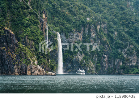 Scenic cruise with natural cascade on mountain in fjord at Milford Sound, New Zealand 118980438