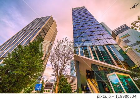 日本の東京都市景観　飛行機や渋谷クロスタワー、渋谷アクシュなどを望む＝10月4日 118980534