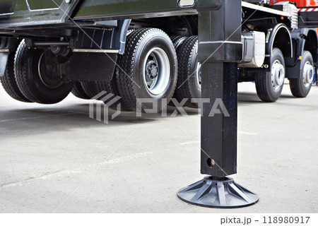 Hydraulic support construction truck 118980917