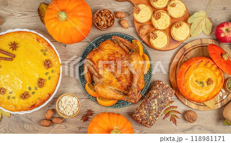 Thanksgiving meal menu dinner. Turkey, pumpkin pie and soup 118981171
