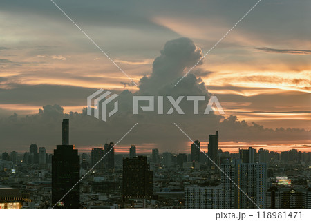 View of Beautiful Clouds in the Sky over Large Metropolitan City. View of Beautiful Clouds in the Sky over Large Metropolitan City. 118981471