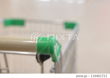 Empty grocery shopping cart. Isolated over white background. Global food crisis, logistics crisis. 118981721