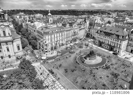 Tourists walking in busy old town square, Prague, Czech Republic 118981806