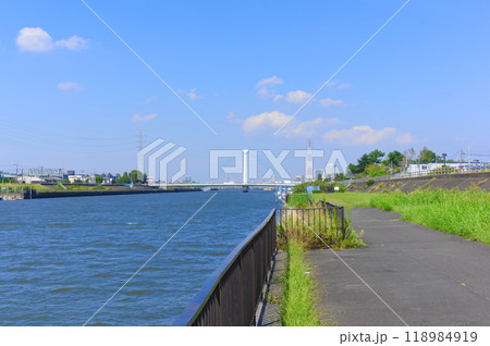 東京都江戸川区新中川沿いの風景2024年10月 118984919