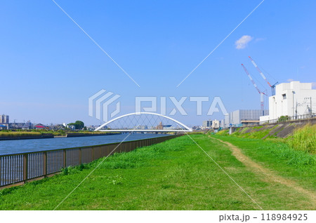 東京都江戸川区新中川沿いの風景2024年10月 118984925