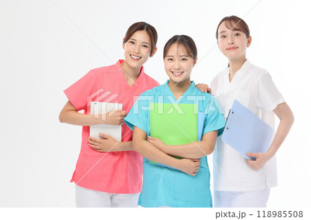 医療スタッフ、働く人々、看護師、白バック 118985508