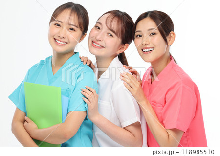医療スタッフ、働く人々、看護師、白バック 118985510