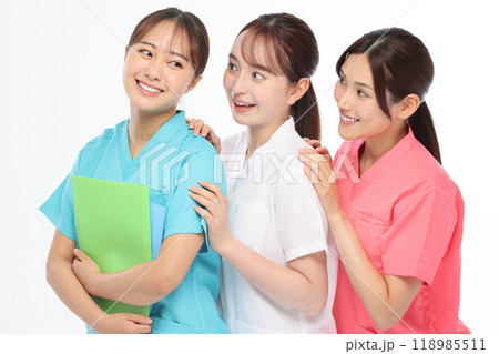 医療スタッフ、働く人々、看護師、白バック 118985511