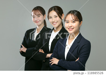 ビジネスウーマン　3人 118985526