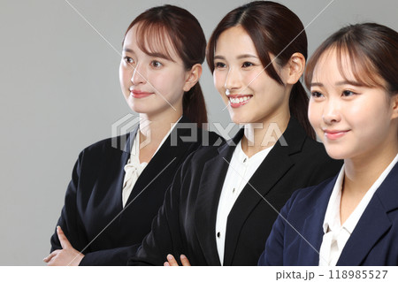 ビジネスウーマン 3人 ビジネスウーマン 3人 118985527