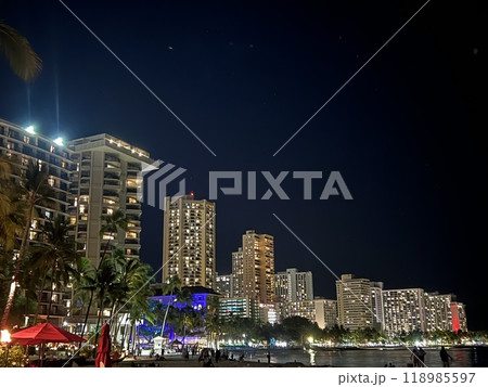 ワイキキビーチの夜景 118985597
