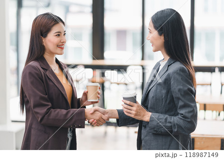 Businesswomen Shaking Hands Over Coffee Break. 118987149